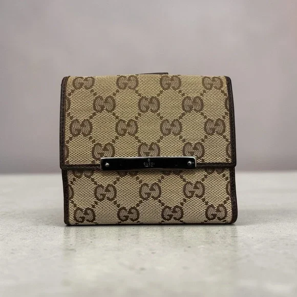 Gucci GG Canvas Compact Wallet - Picture 2 of 11